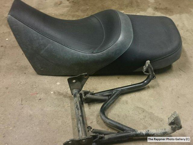 The comfort-seat in this picture is now mounted on the bike